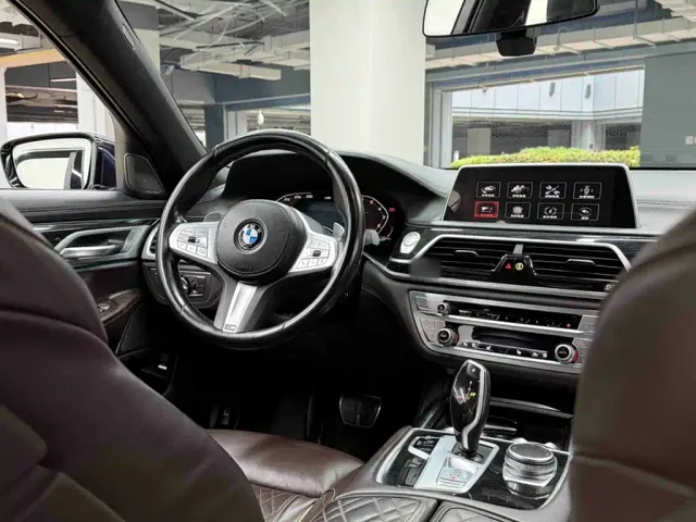 BMW 7 Series — Фото автомобиля 7