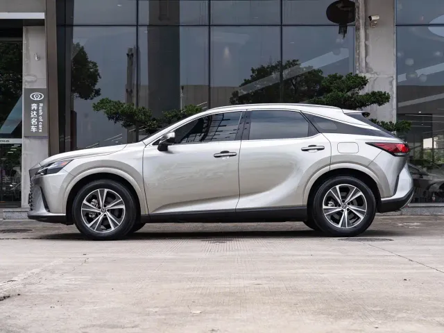 Lexus RX — Фото автомобиля 4