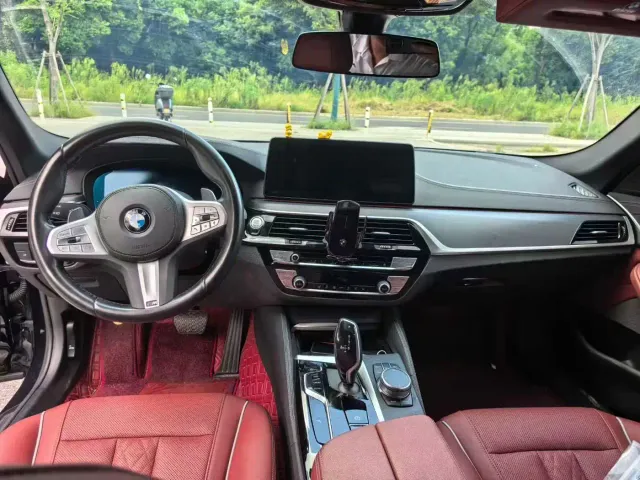 BMW 5 Series — Фото автомобиля 4