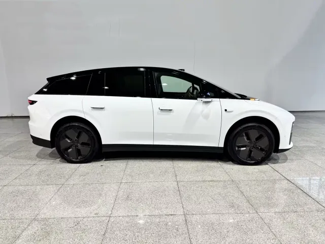 Li Auto i6 — Фото автомобиля 3