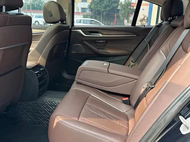 BMW 5 Series — Фото автомобиля 6