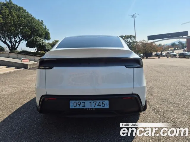 Tesla Model Y — Фото автомобиля 4