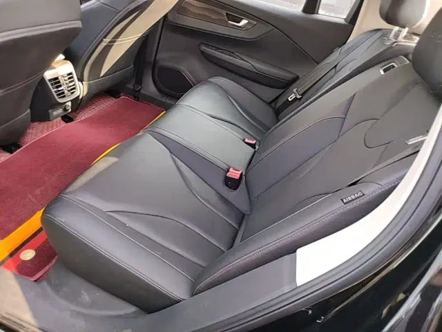 Hongqi E-QM5 — Фото автомобиля 16