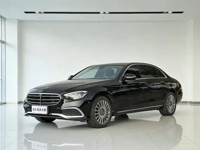 Mercedes-Benz E-Class — Фото автомобиля 3