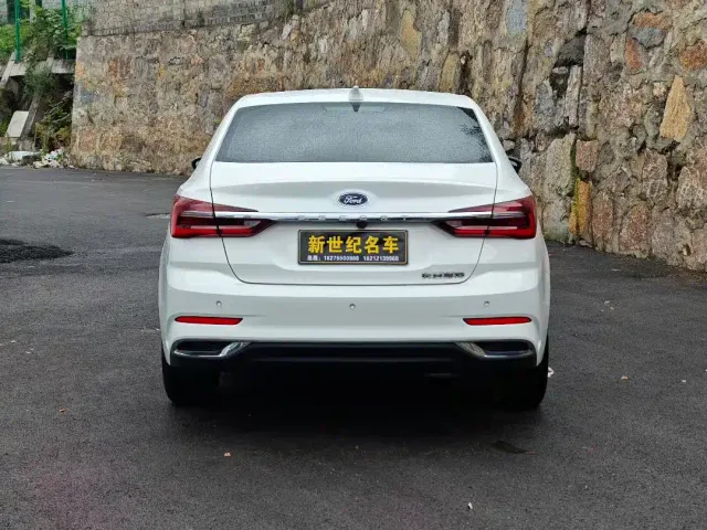 Ford Escort — Фото автомобиля 8