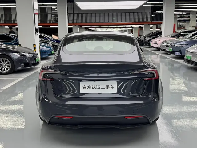 Tesla Model 3 — Фото автомобиля 12