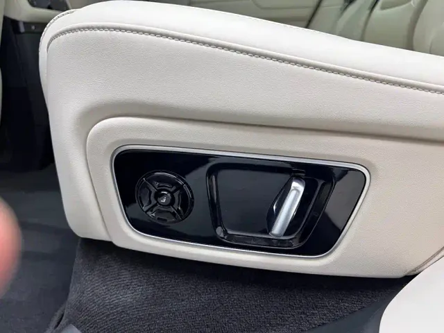 Li Auto L7 — Фото автомобиля 16