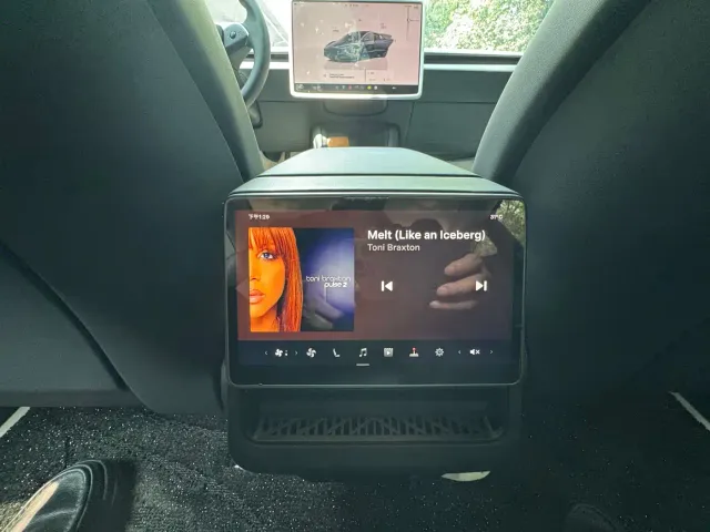 Tesla Model 3 — Фото автомобиля 9
