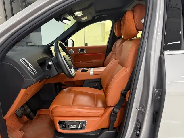 Li Auto L8 — Фото автомобиля 10