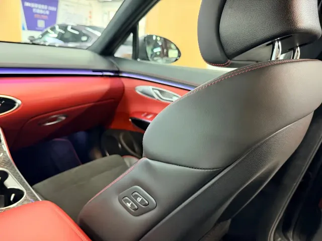 Genesis GV70 — Фото автомобиля 16