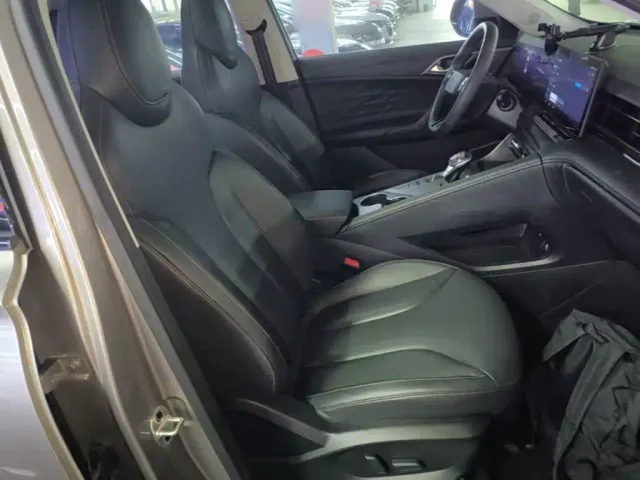 Roewe RX5 — Фото автомобиля 24