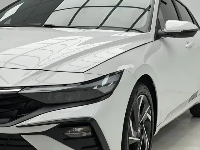 Hyundai Elantra — Фото автомобиля 5