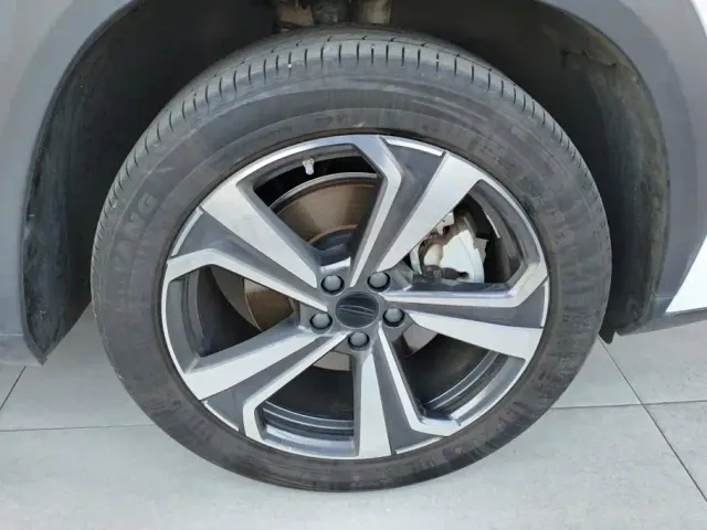 Geely Boyue L — Фото автомобиля 6