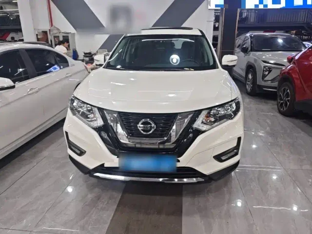 Nissan X-Trail — Фото автомобиля 2