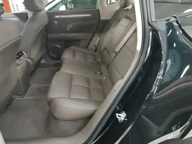 IM Motors LS6 — Фото автомобиля 16