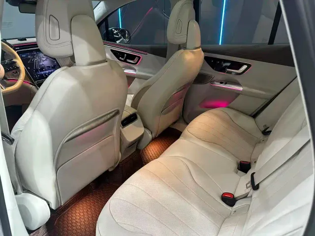Mercedes-Benz EQE SUV — Фото автомобиля 10