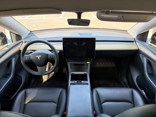 Tesla Model Y — Фото автомобиля 9