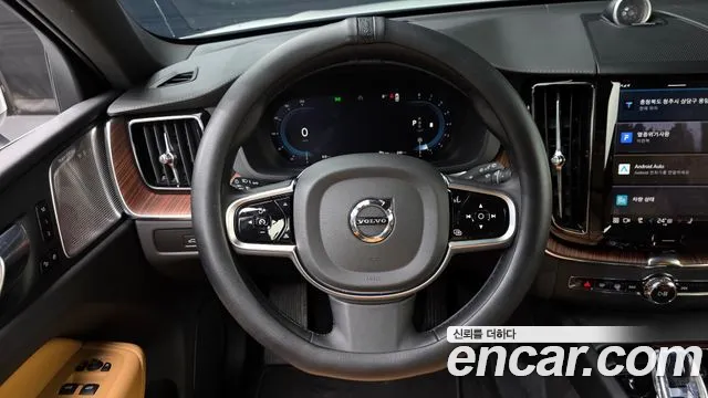 Вольво XC60 — Фото автомобиля 14