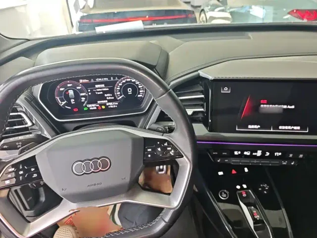 Audi Q4 e-tron — Фото автомобиля 10