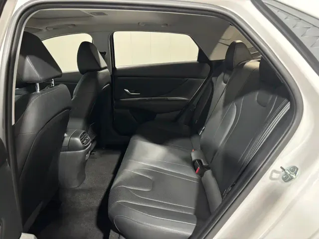 Hyundai Elantra — Фото автомобиля 9