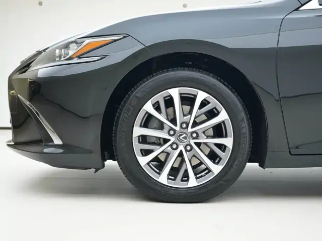 Lexus ES — Фото автомобиля 14