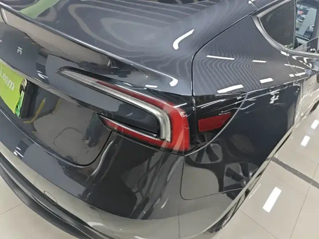 Tesla Model 3 — Фото автомобиля 7