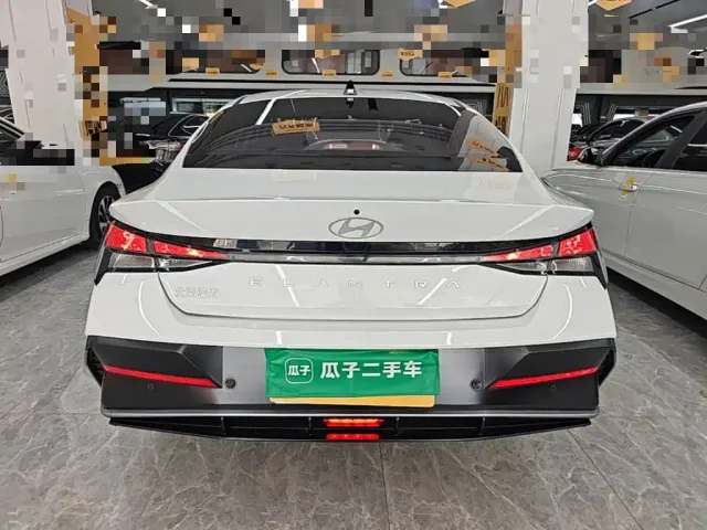 Hyundai Elantra — Фото автомобиля 5