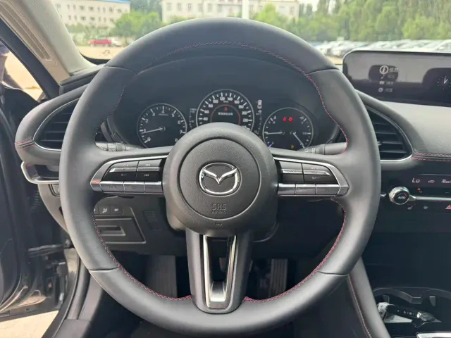 Mazda Axela — Фото автомобиля 12