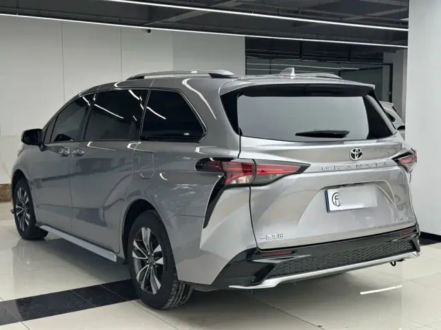 Toyota Granvia — Фото автомобиля 10