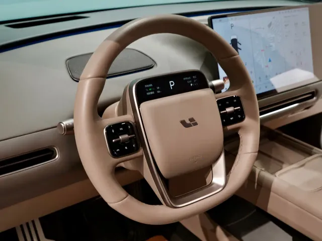 Li Auto i6 — Фото автомобиля 3