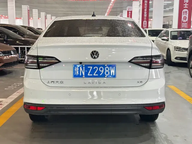 Volkswagen Lavida — Фото автомобиля 10