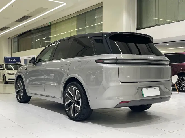 Li Auto L8 — Фото автомобиля 4