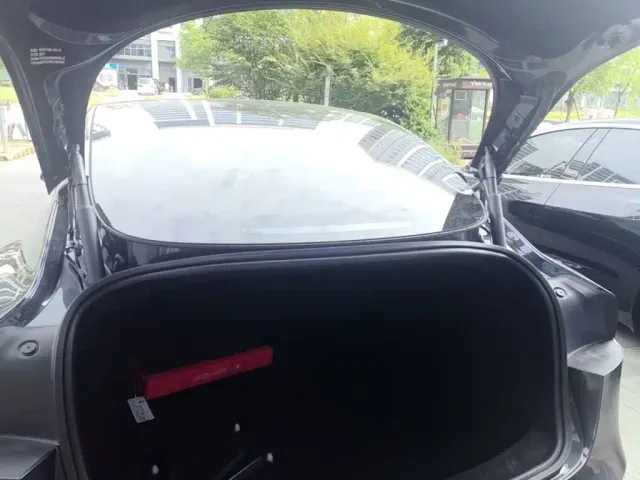 Tesla Model 3 — Фото автомобиля 18