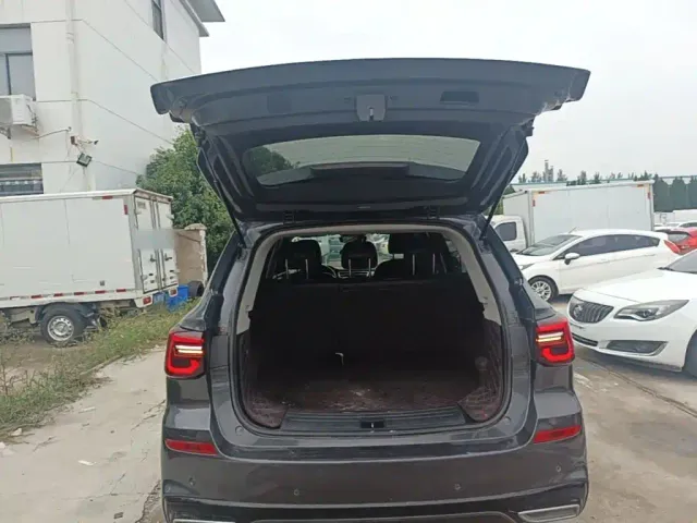 Roewe RX5 — Фото автомобиля 18