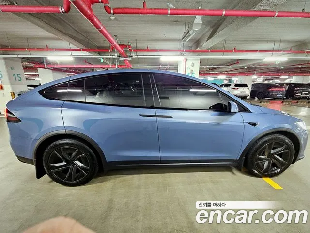 Tesla Model X — Фото автомобиля 7