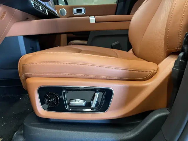 Li Auto L8 — Фото автомобиля 17