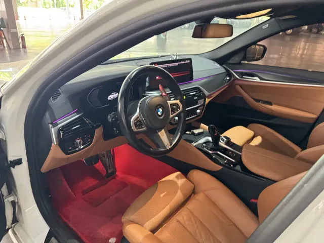 BMW 5 Series — Фото автомобиля 3