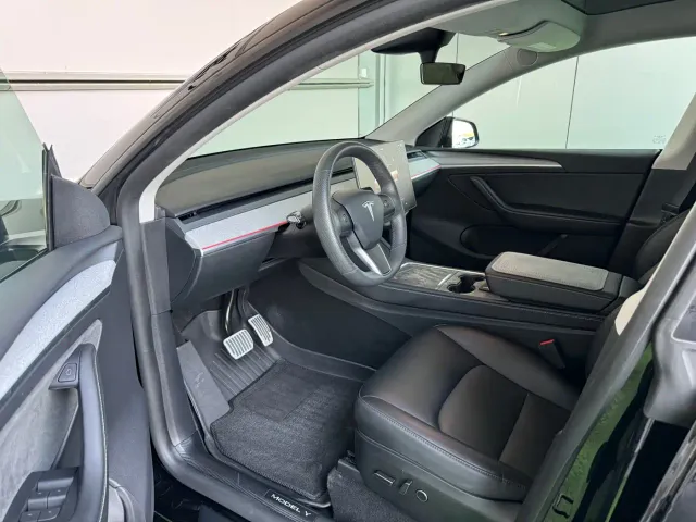 Tesla Model Y — Фото автомобиля 4