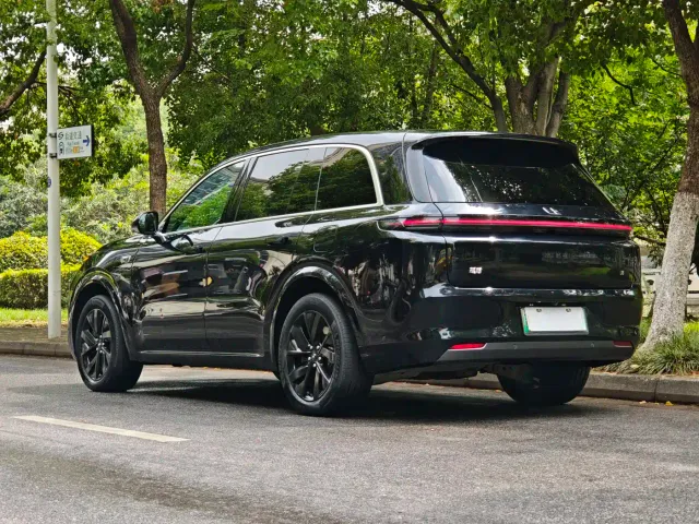 Li Auto L8 — Фото автомобиля 18