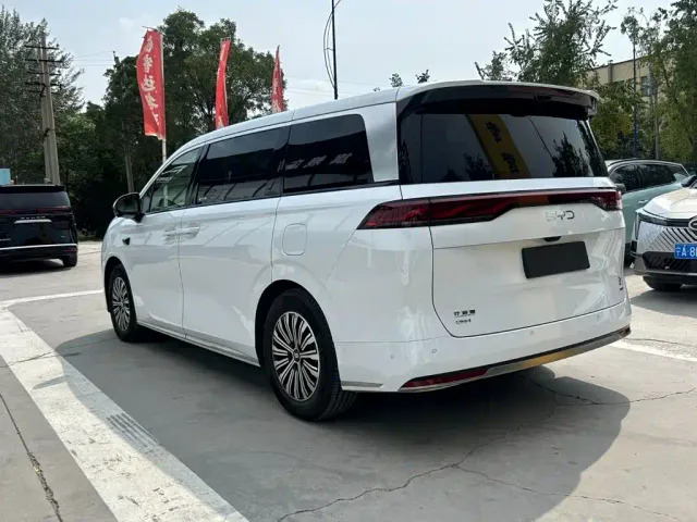BYD Xia — Фото автомобиля 5