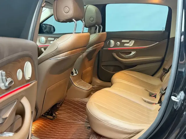 Mercedes-Benz E-Class — Фото автомобиля 11