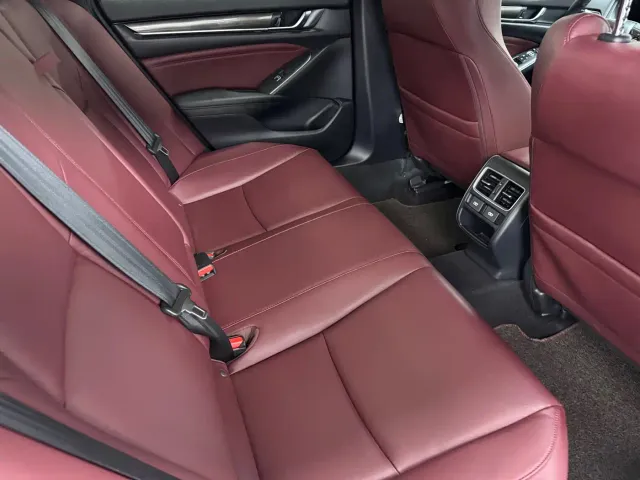 Honda Accord — Фото автомобиля 12