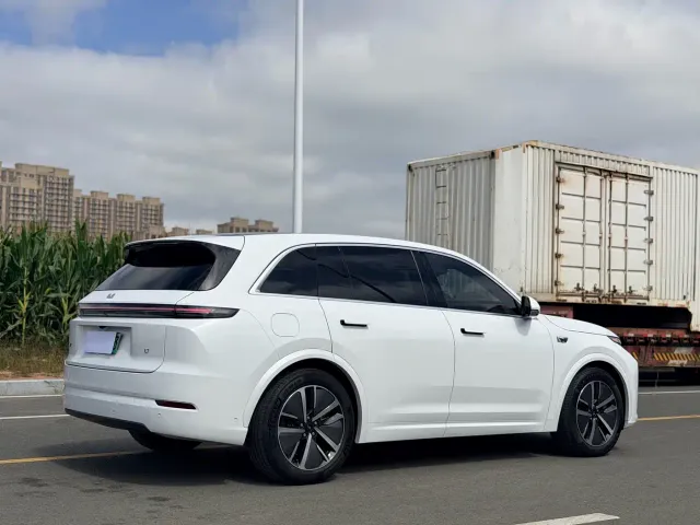 Li Auto L7 — Фото автомобиля 10