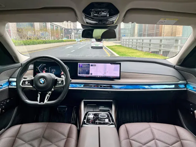 BMW 7 Series — Фото автомобиля 10