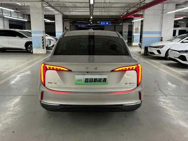 Hongqi E-QM5 — Фото автомобиля 5