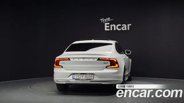 Volvo S90 — Фото автомобиля 4