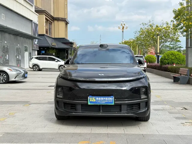 Li Auto L8 — Фото автомобиля 4