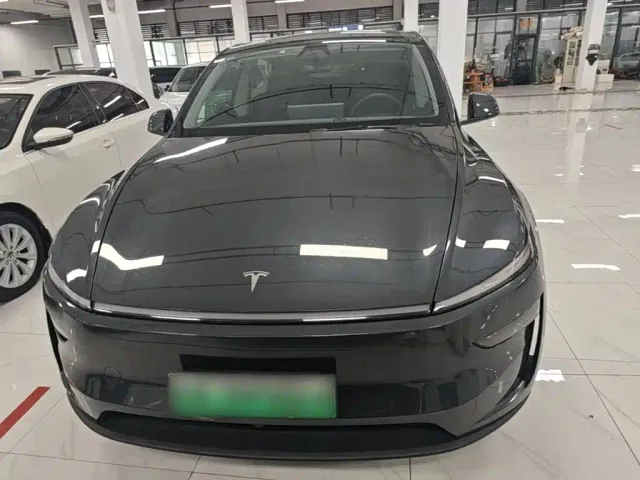 Tesla Model Y — Фото автомобиля 2
