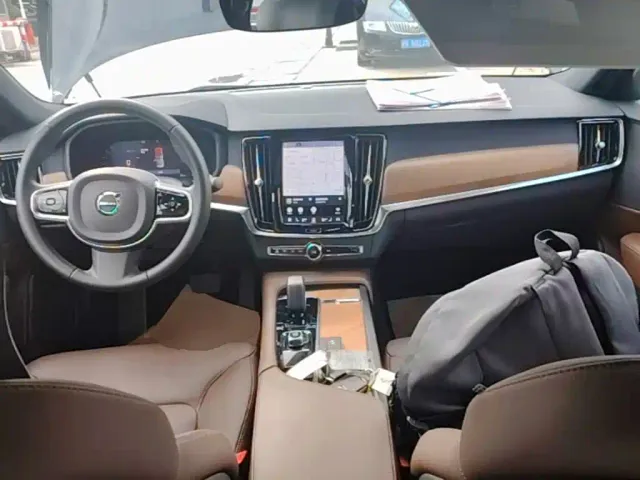 Volvo S90 — Фото автомобиля 9