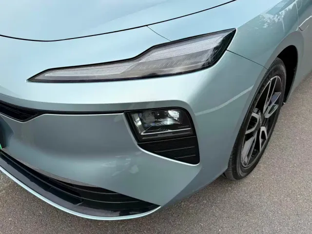 Roewe D6 — Фото автомобиля 18